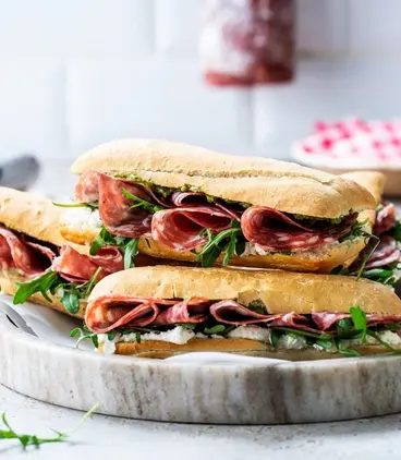 Panini met Parmezaancrème, rucola & Marcassou Genova